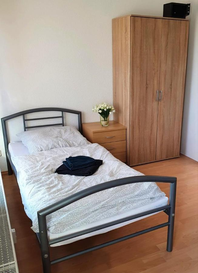 Gaestewohnung 4-Raum Wohnung Fuer 2-8 Personen Zwickau Exterior foto